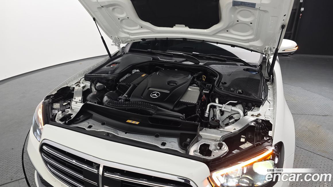 Mercedes-Benz E-Class 2022