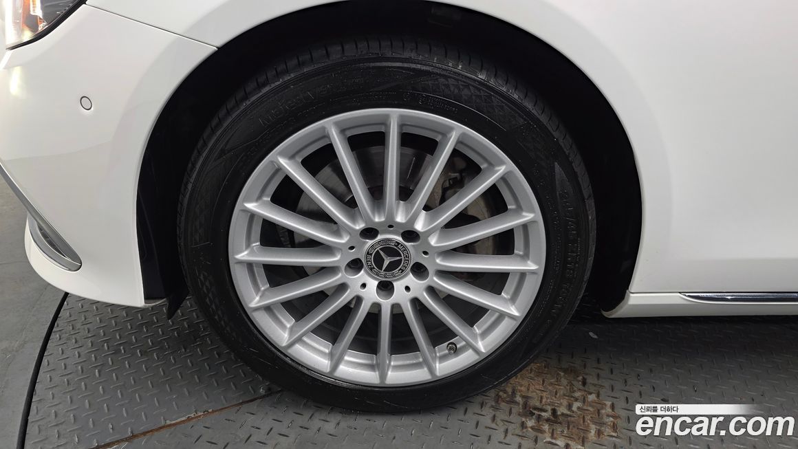 Mercedes-Benz E-Class 2022