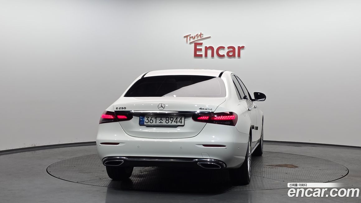 Mercedes-Benz E-Class 2022