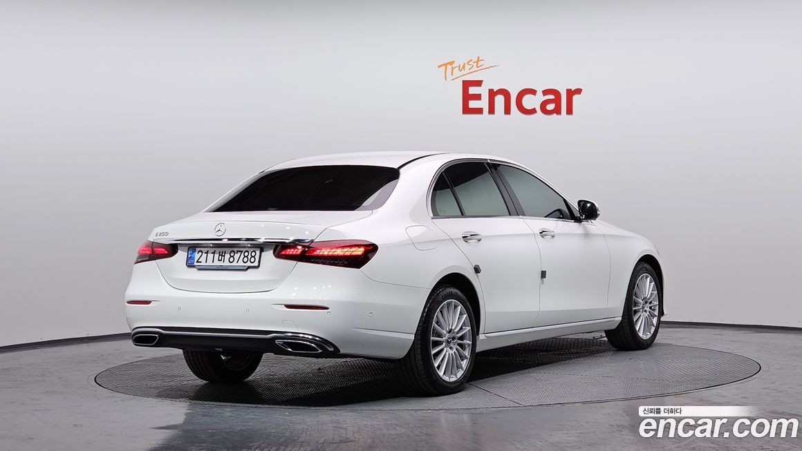 Mercedes-Benz E-Class 2023