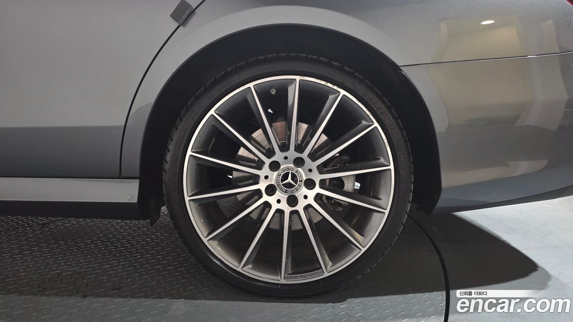 Mercedes-Benz E-Class 2021