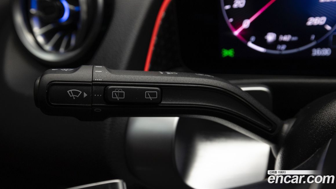 Mercedes-Benz GLB-Class 2025