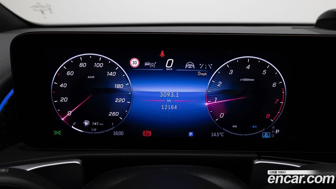 Mercedes-Benz GLB-Class 2025