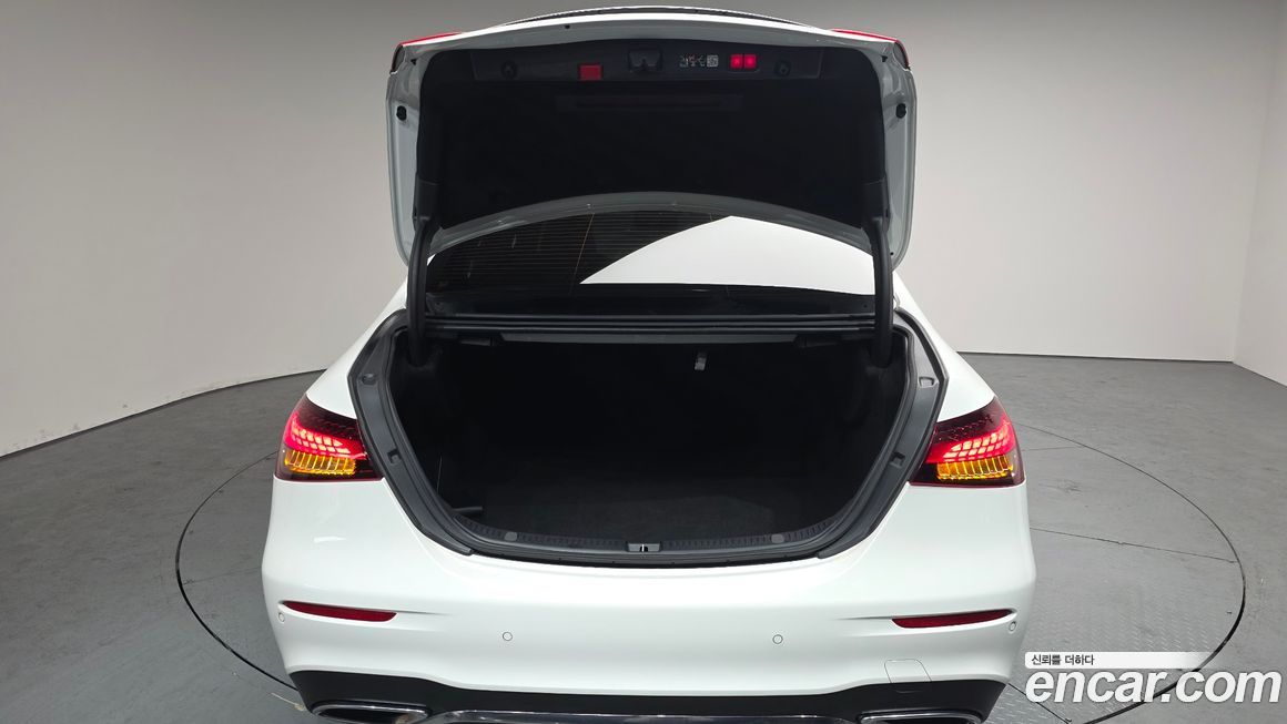Mercedes-Benz E-Class 2023