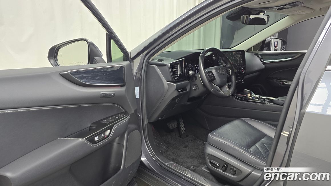 Lexus NX 2023