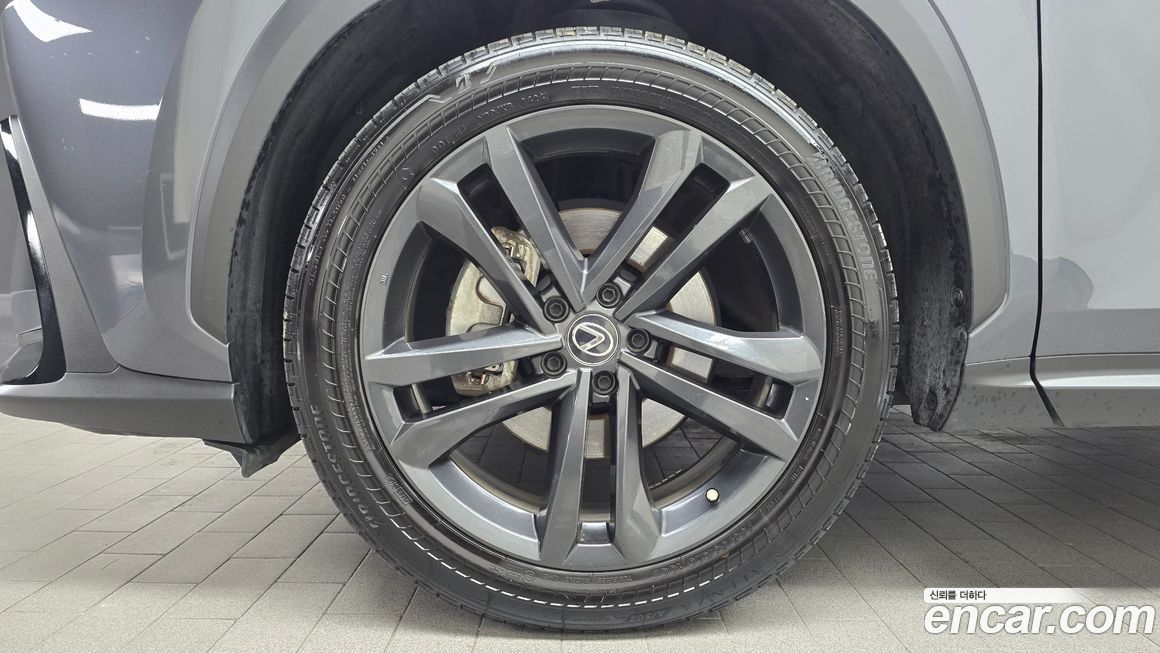 Lexus NX 2023