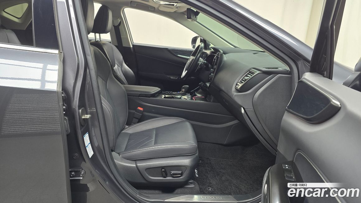 Lexus NX 2023