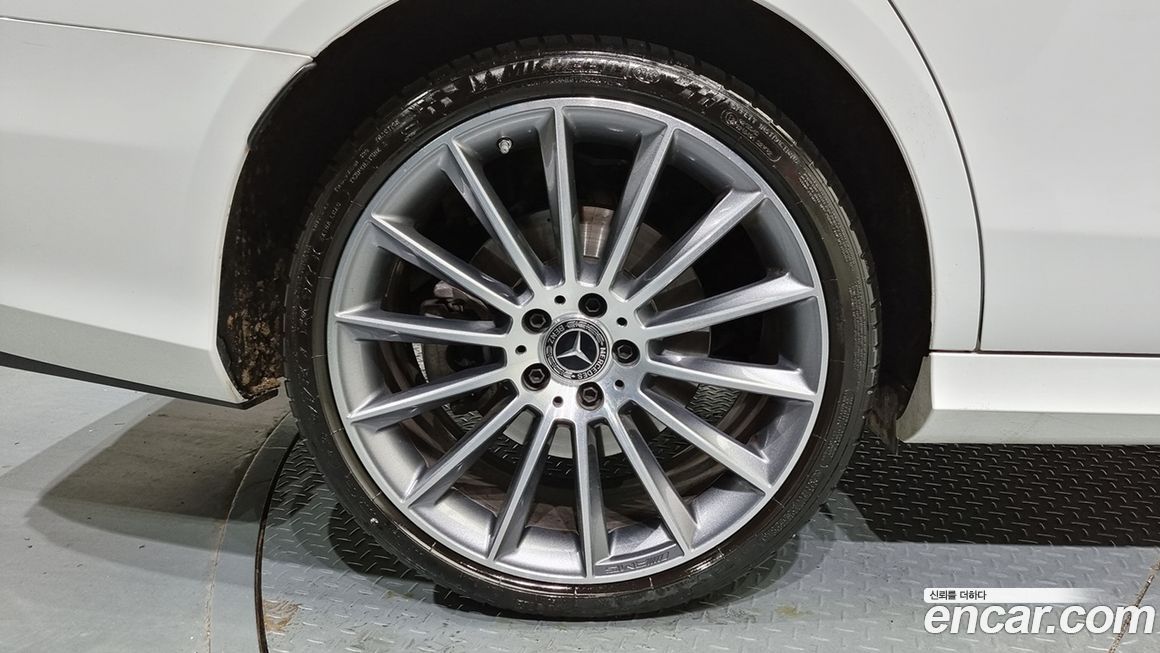 Mercedes-Benz E-Class 2022