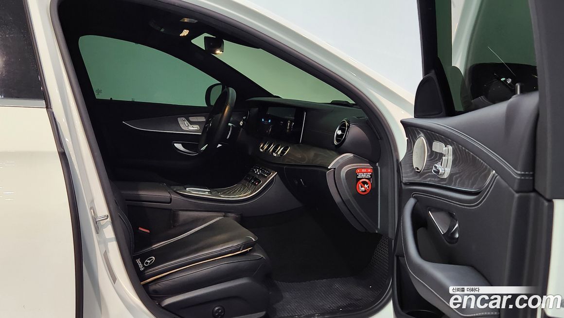 Mercedes-Benz E-Class 2022