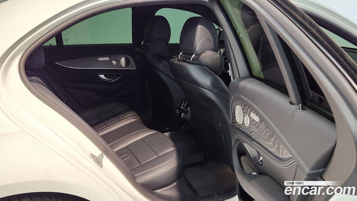 Mercedes-Benz E-Class 2022