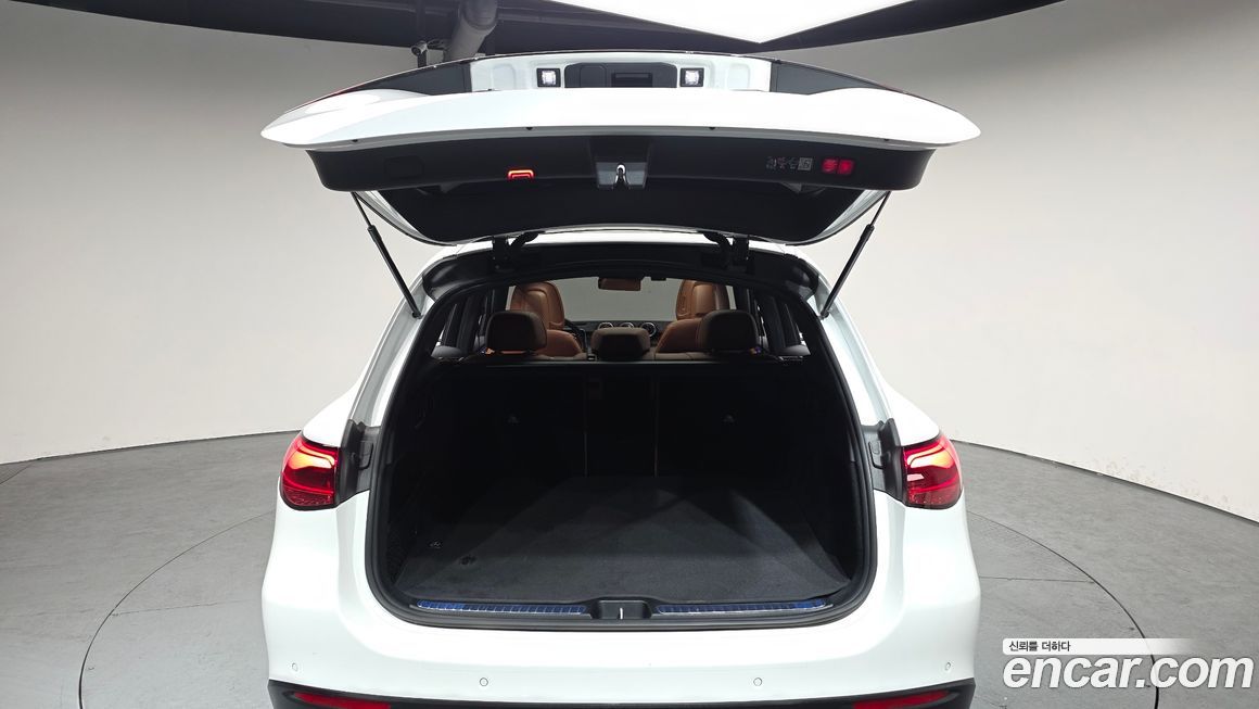 Mercedes-Benz GLC-Class 2025