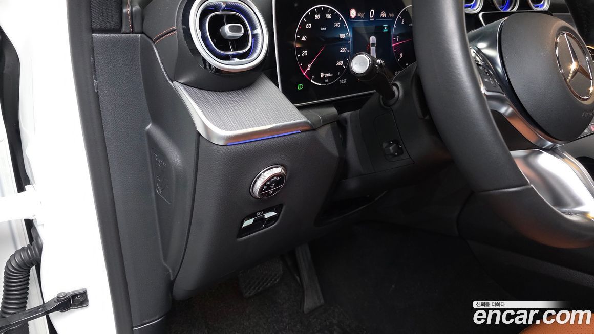 Mercedes-Benz GLC-Class 2025