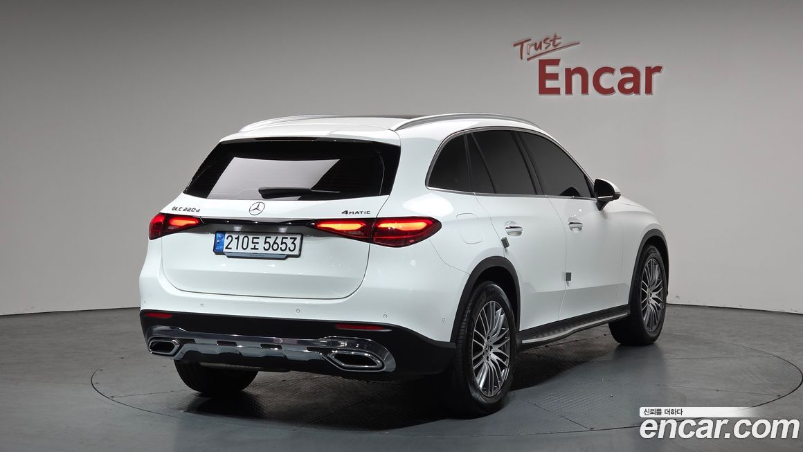 Mercedes-Benz GLC-Class 2025