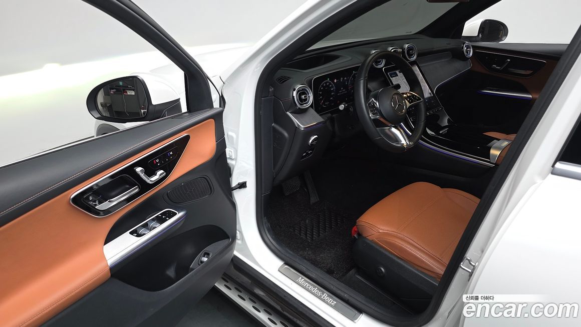 Mercedes-Benz GLC-Class 2025