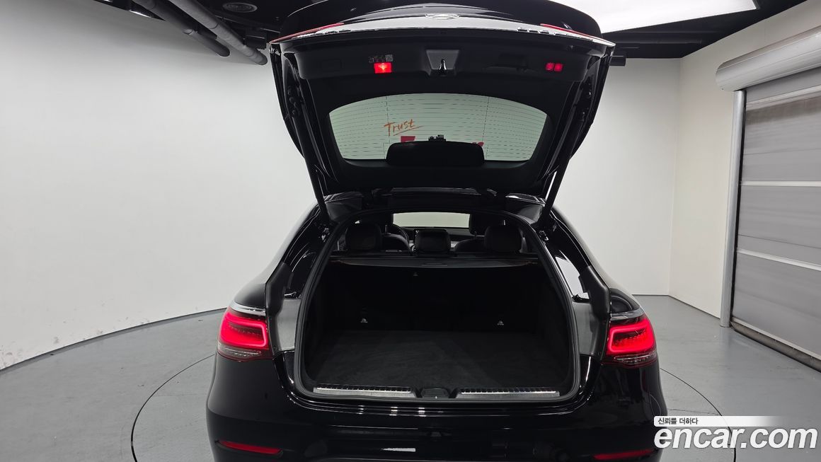 Mercedes-Benz GLC-Class 2023