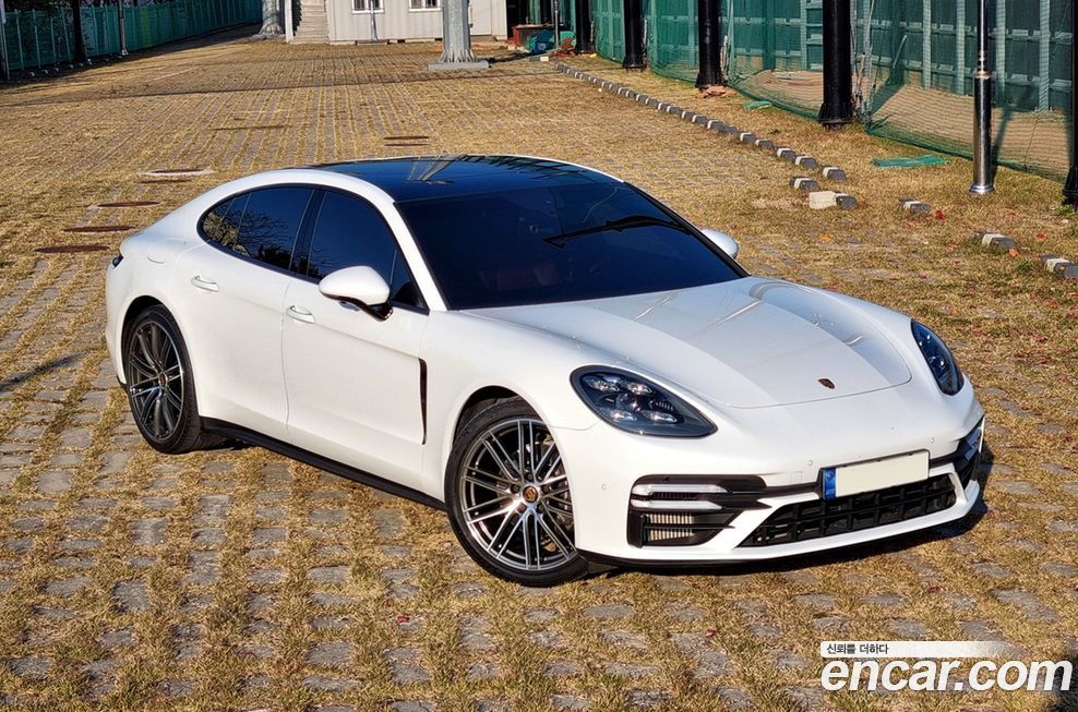 Porsche Panamera 2021