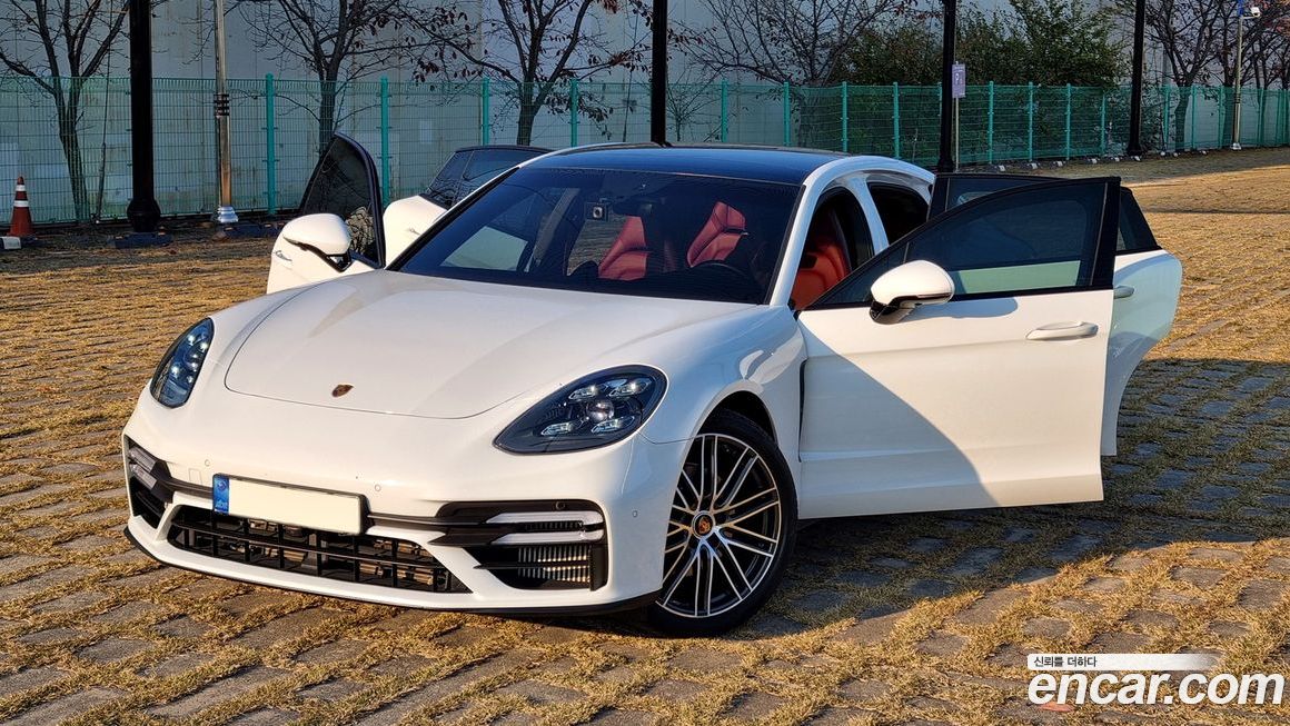 Porsche Panamera 2021