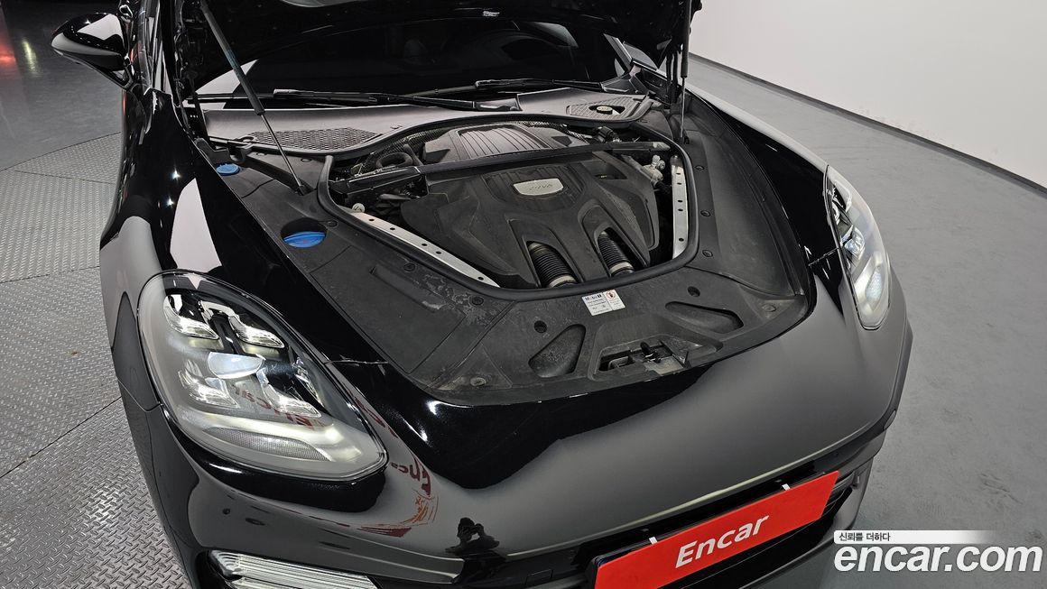 Porsche Panamera 2021