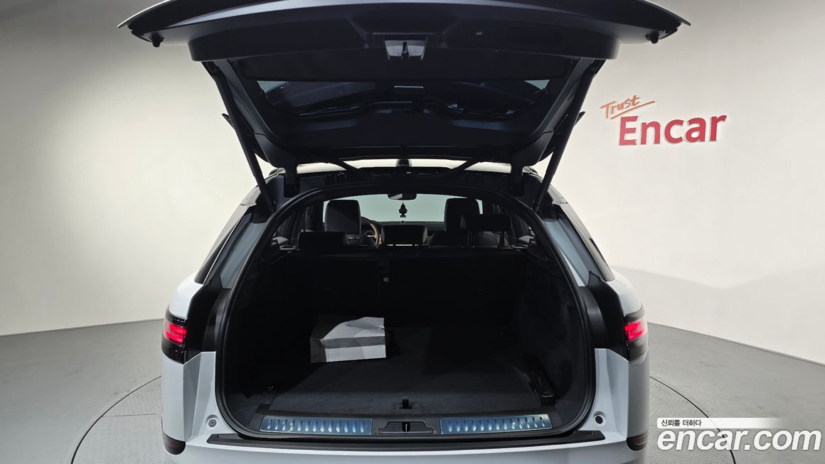 Land Rover Range Rover Velar 2025