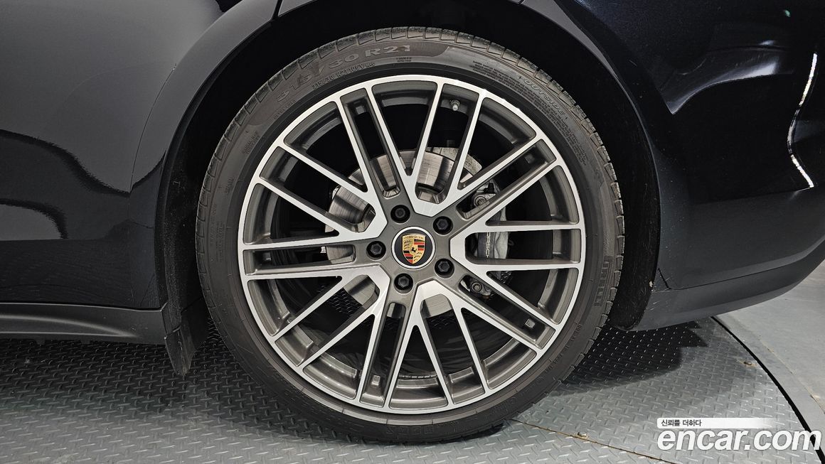 Porsche Panamera 2021