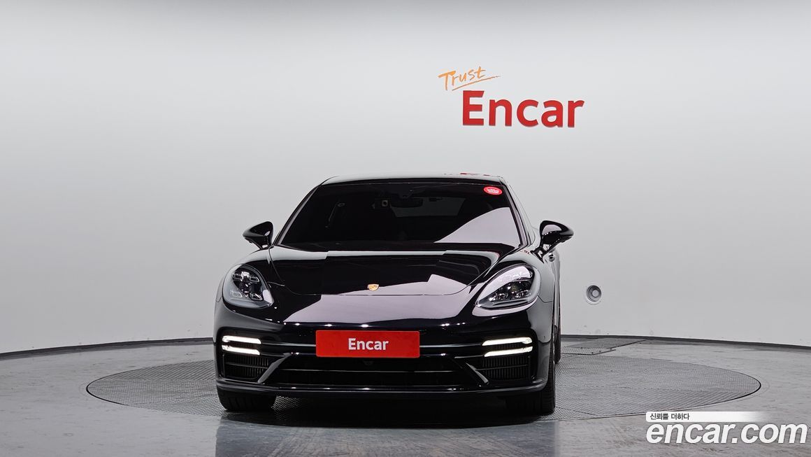 Porsche Panamera 2021