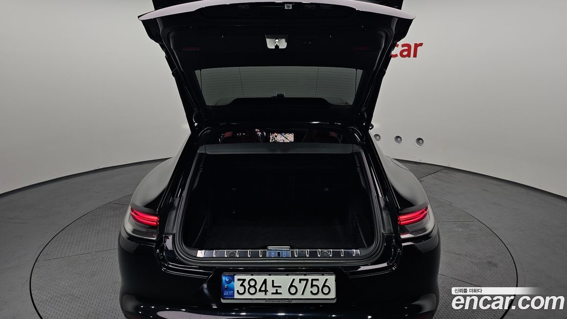 Porsche Panamera 2021