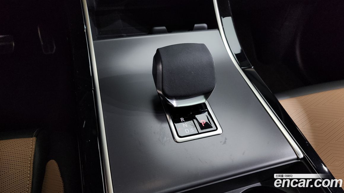 Land Rover Range Rover Velar 2025