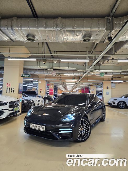 Porsche Panamera 2021