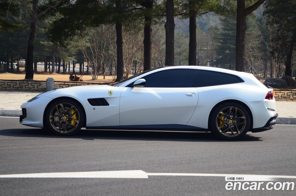 Ferrari GTC4 Lusso 2019