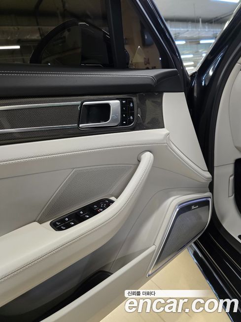 Porsche Panamera 2021