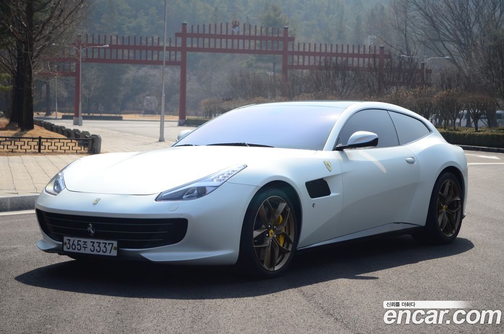 Ferrari GTC4 Lusso 2019