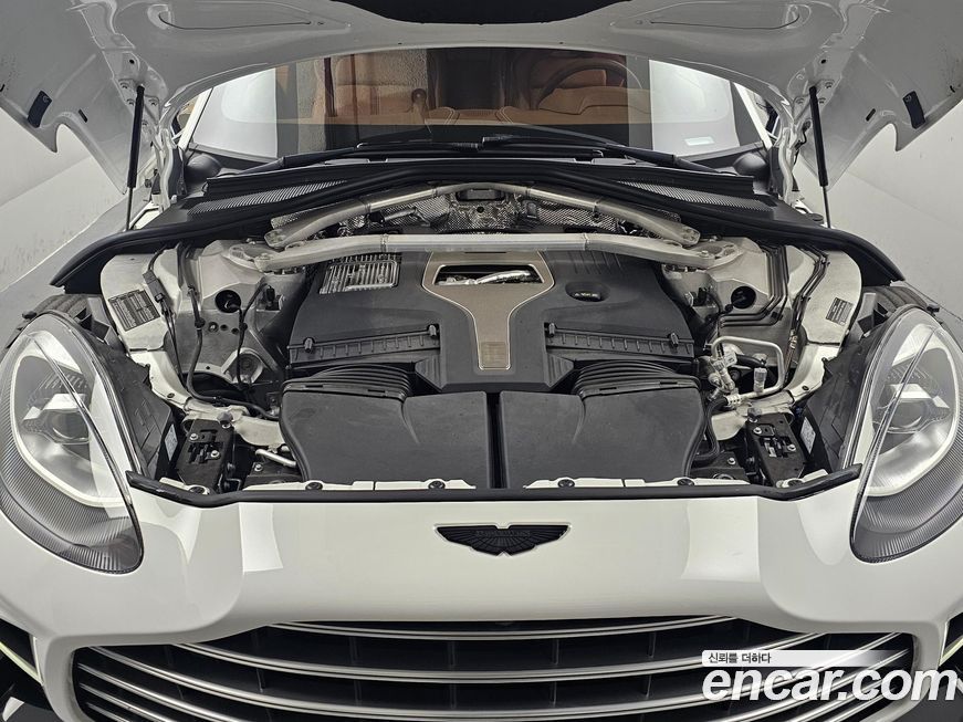 Astonmartin DBX 2023