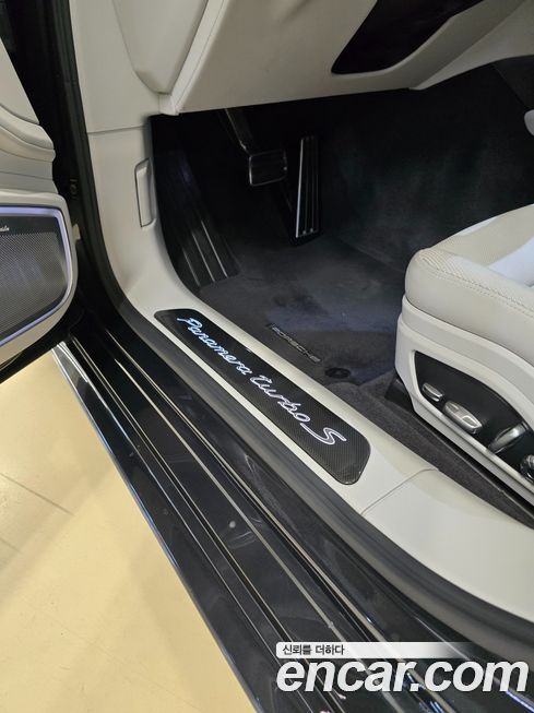 Porsche Panamera 2021