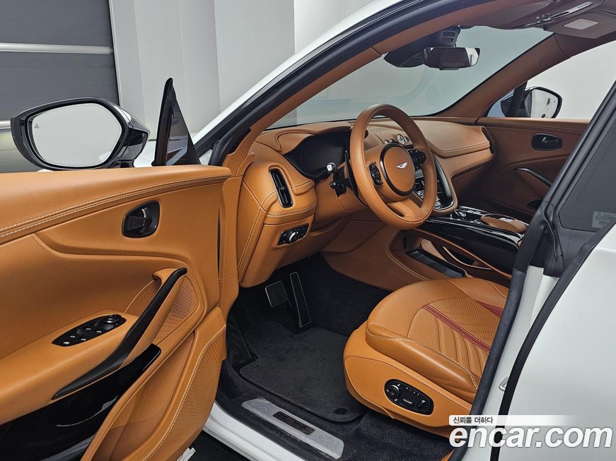 Astonmartin DBX 2023