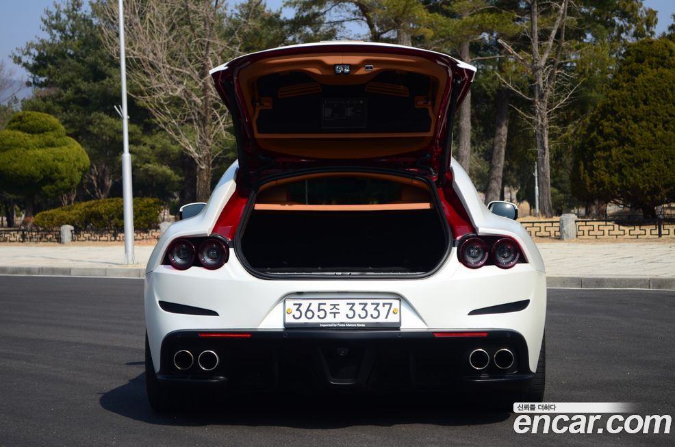 Ferrari GTC4 Lusso 2019