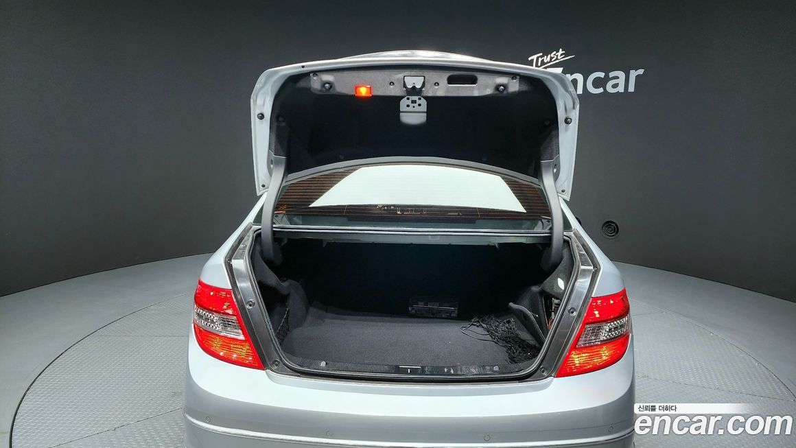 Mercedes-Benz C-Class 2009