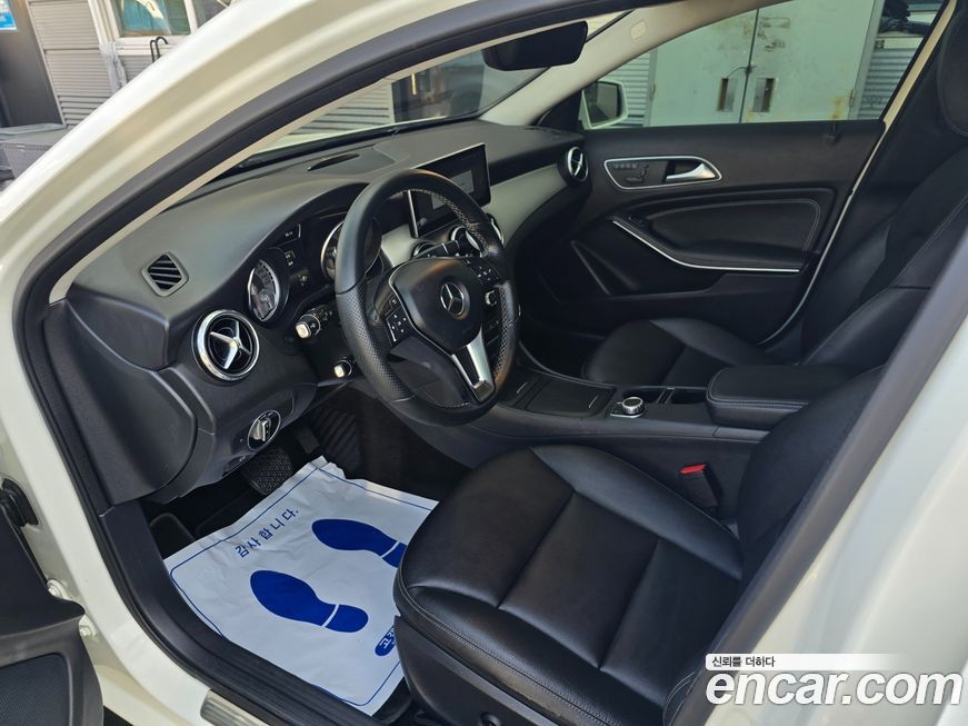 Mercedes-Benz GLA-Class 2015