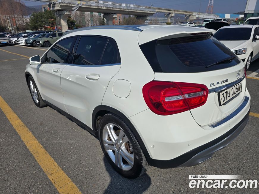 Mercedes-Benz GLA-Class 2015