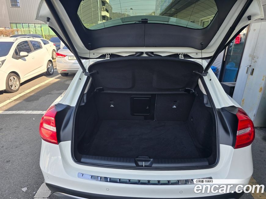 Mercedes-Benz GLA-Class 2015