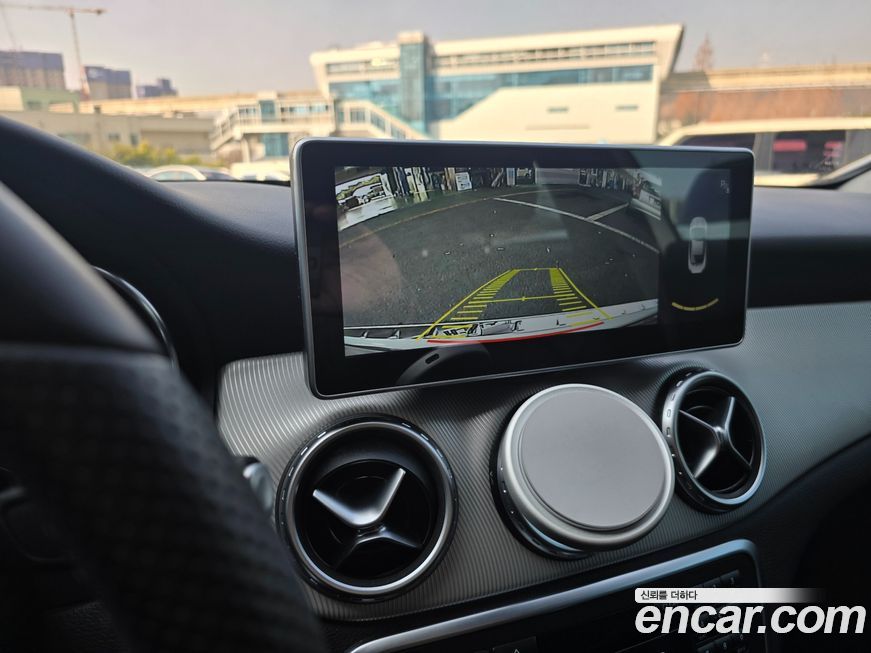 Mercedes-Benz GLA-Class 2015