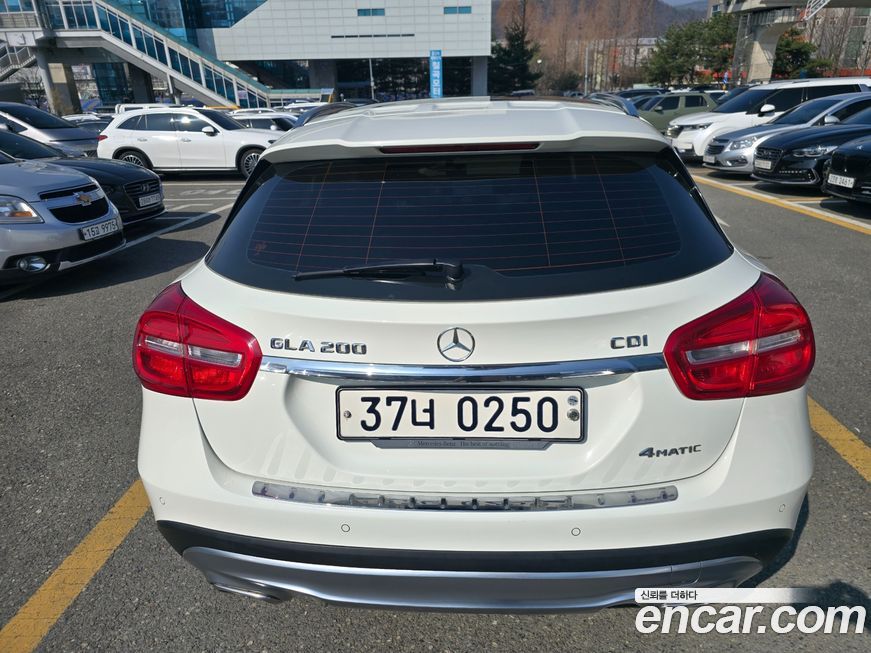 Mercedes-Benz GLA-Class 2015