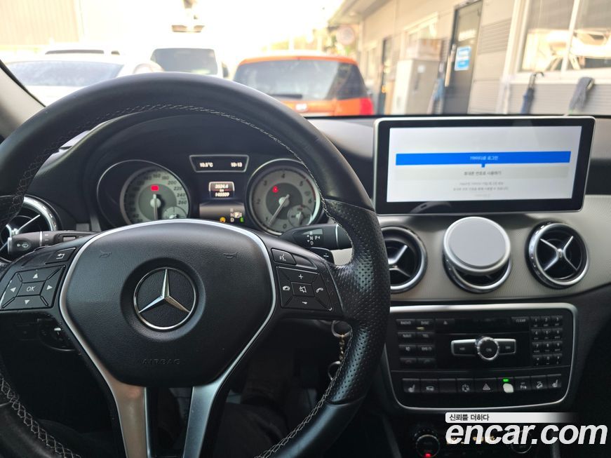 Mercedes-Benz GLA-Class 2015