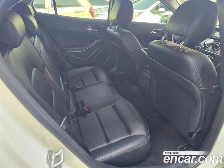 Mercedes-Benz GLA-Class 2015