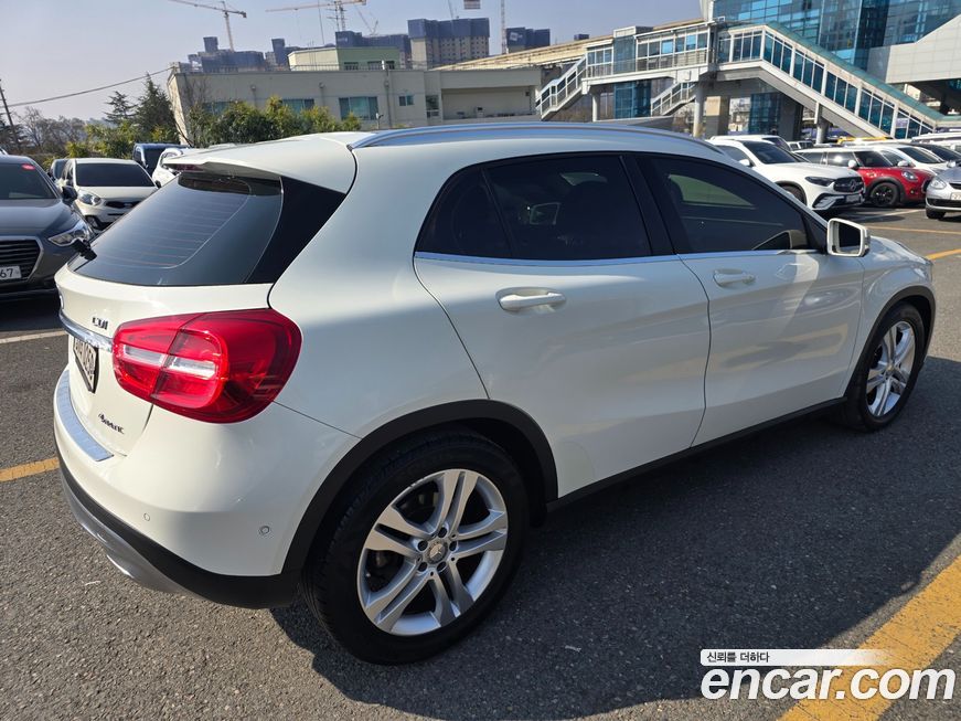 Mercedes-Benz GLA-Class 2015