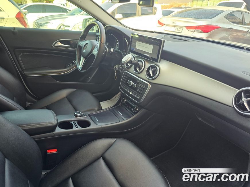 Mercedes-Benz GLA-Class 2015