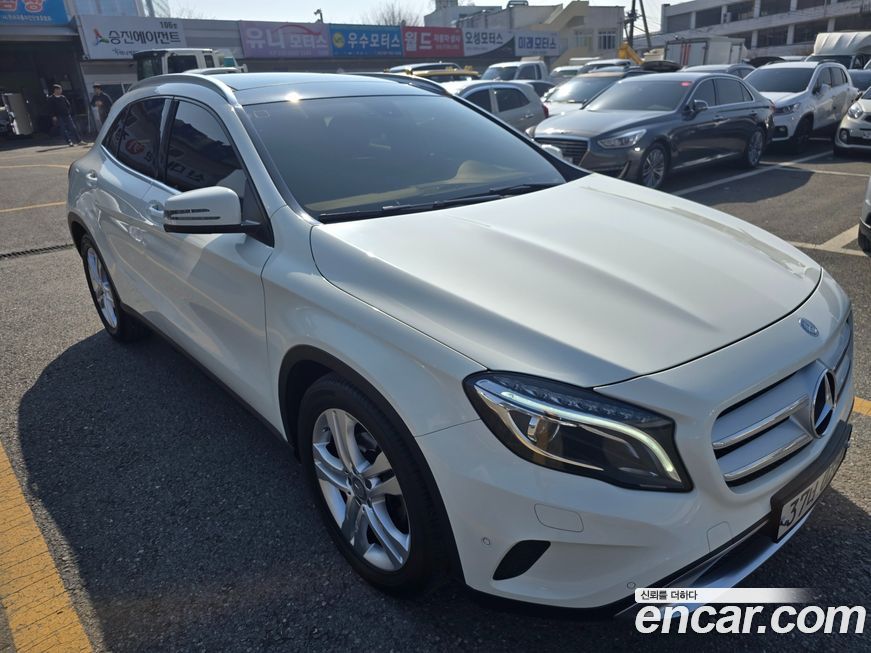 Mercedes-Benz GLA-Class 2015
