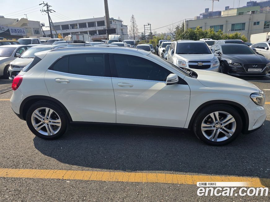 Mercedes-Benz GLA-Class 2015