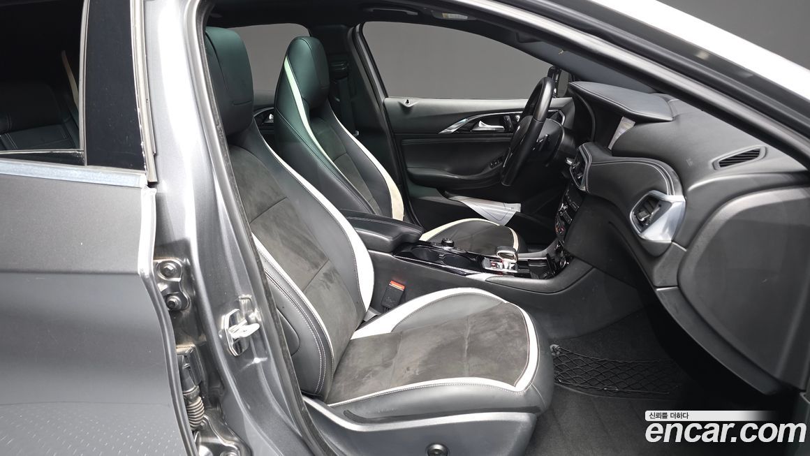 Infiniti Q30 2017