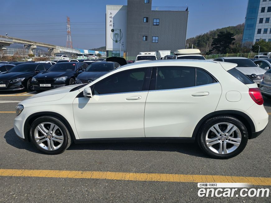 Mercedes-Benz GLA-Class 2015