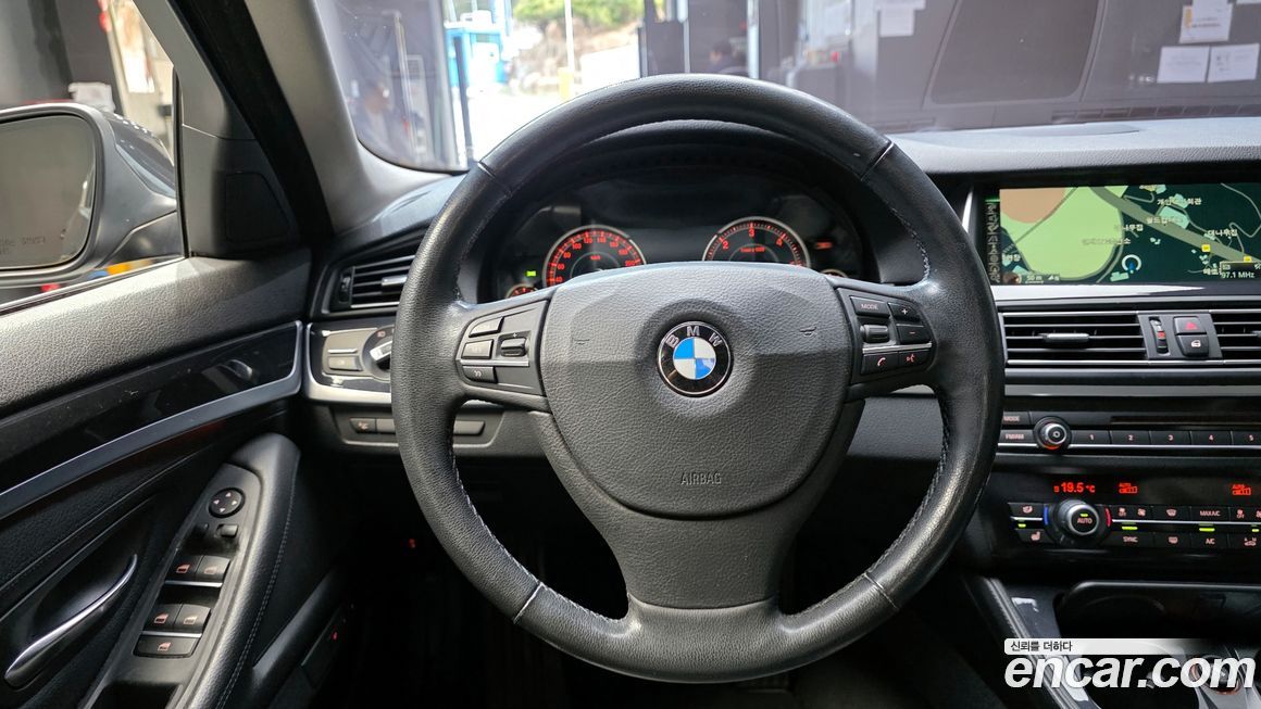BMW 5-Series 2015